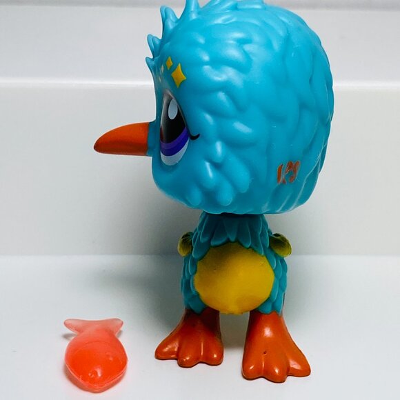 Littlest Pet Shop 2 Pcs:#82 Turquoise KiwiBird + Fish,Blind Box Series 2 G7 2024 - Picture 4 of 6